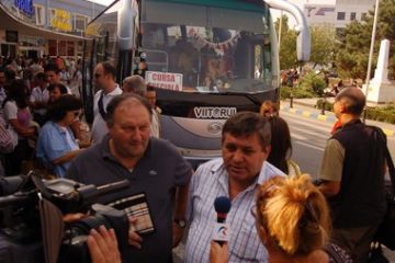 Giornalisti della TVR all'aereoporto Baneasa di Bucarest