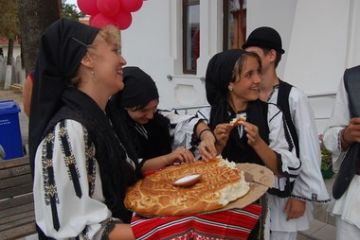 Le ragazze del gruppo folkloristico