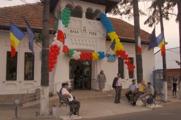 Il municipio di Baia de Fier