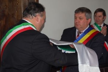 Lo scambio delle bandiere nazionali