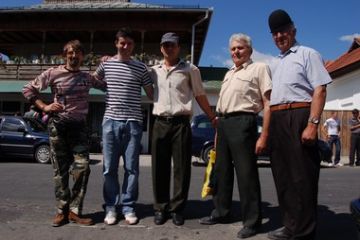 Abitanti di Baia de Fier e Boccioleto a confronto